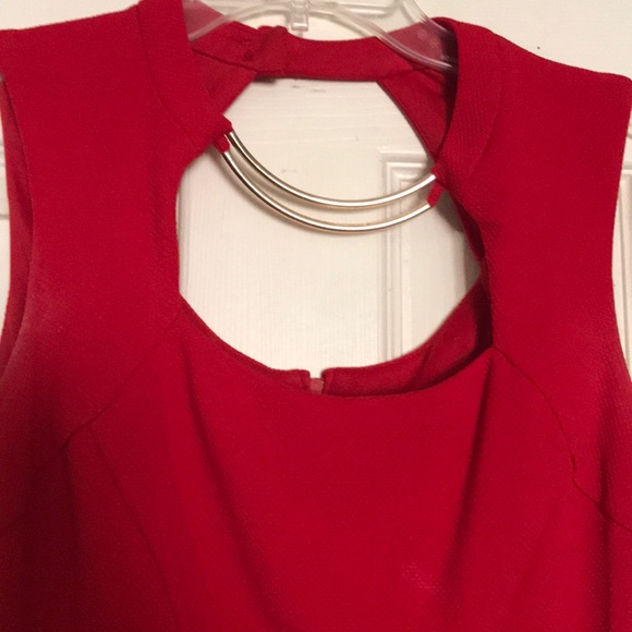 Red form fitting dress - Picture 3 of 4